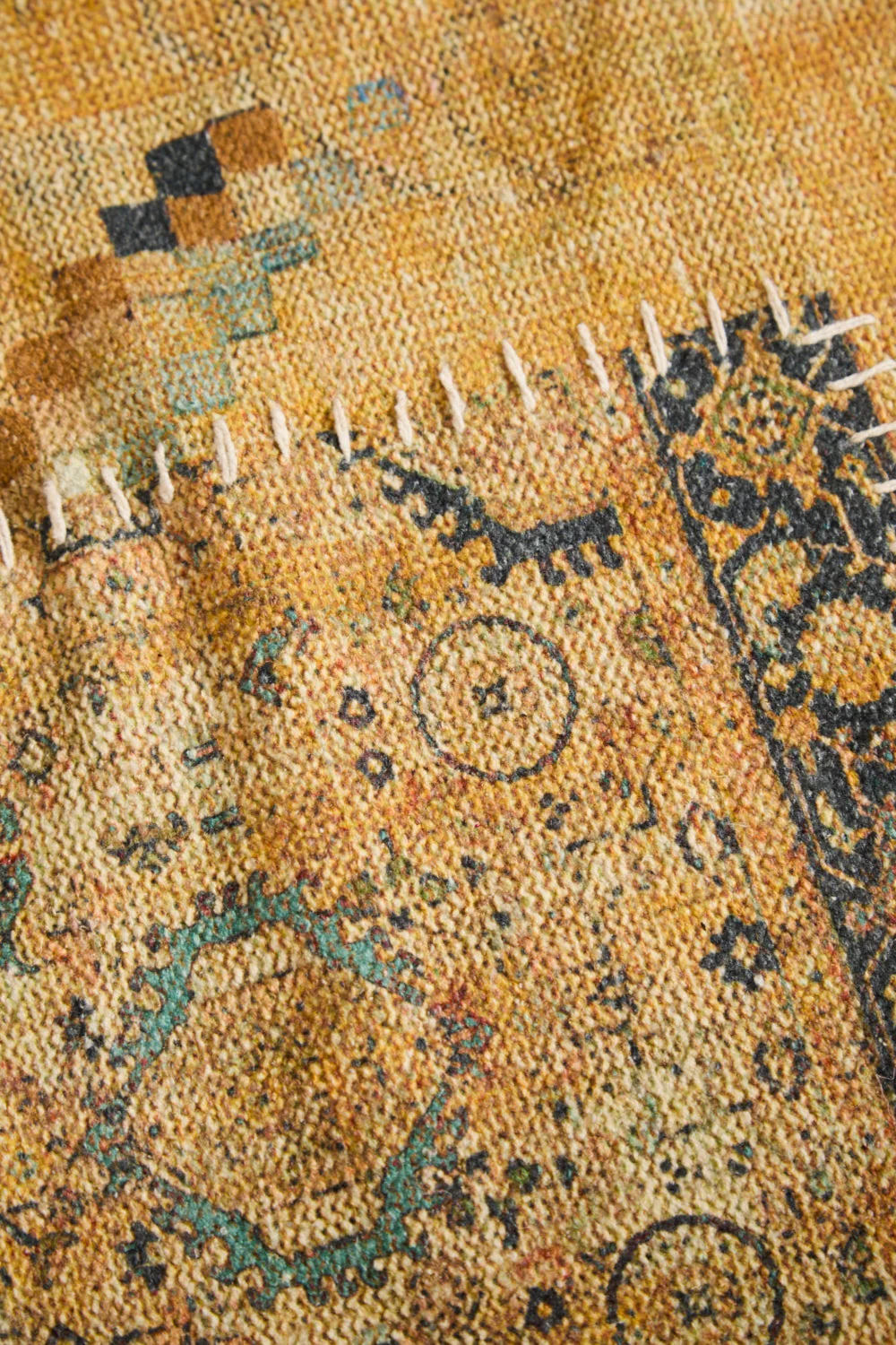 Alfombra de dhurrie en patchwork mostaza Dinka - Image 4