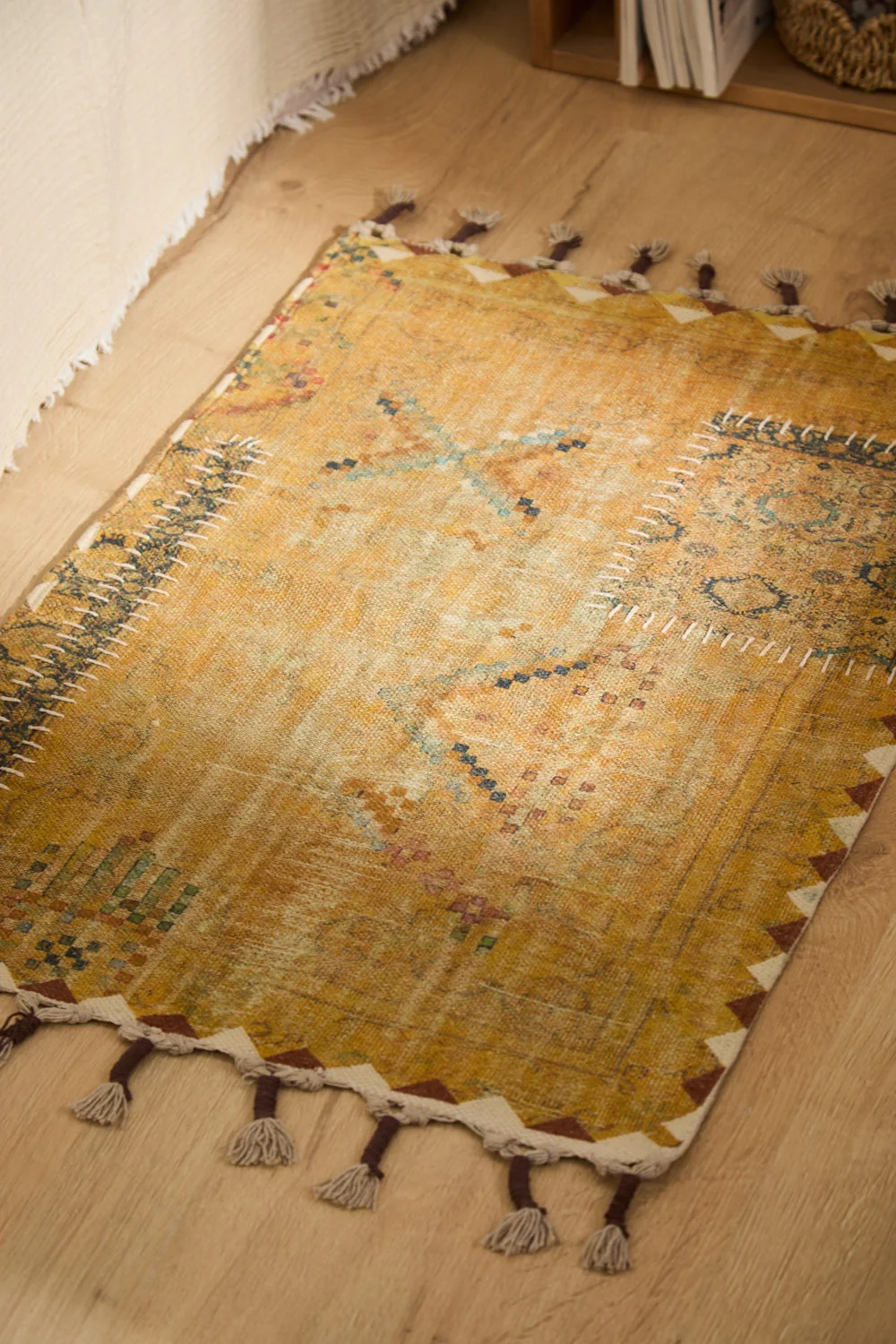 Alfombra de dhurrie en patchwork mostaza Dinka - Image 5