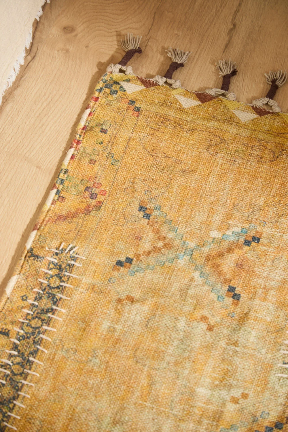 Alfombra de dhurrie en patchwork mostaza Dinka - Image 6
