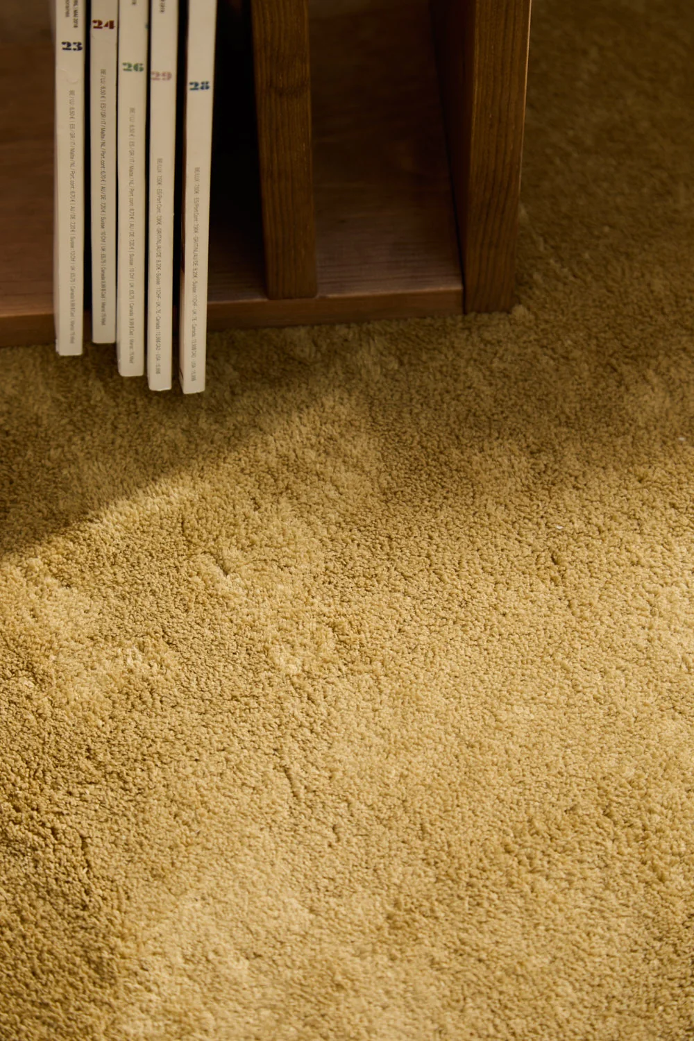 Alfombra lavable de pelo suave mostaza Apolo - Image 16