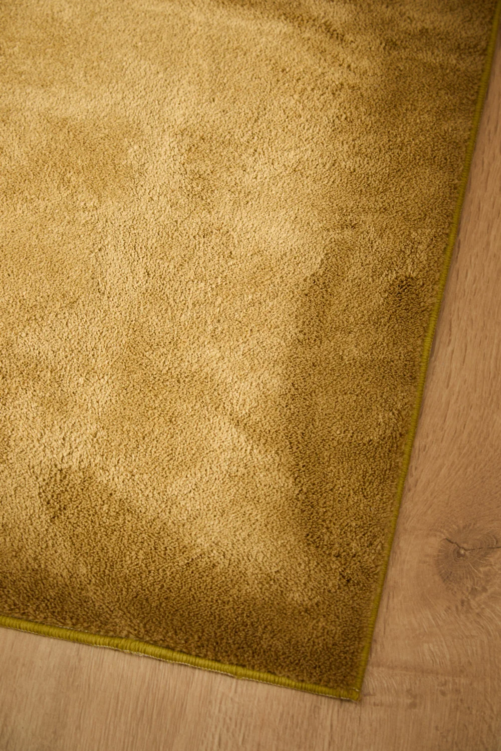 Alfombra lavable de pelo suave mostaza Apolo - Image 4