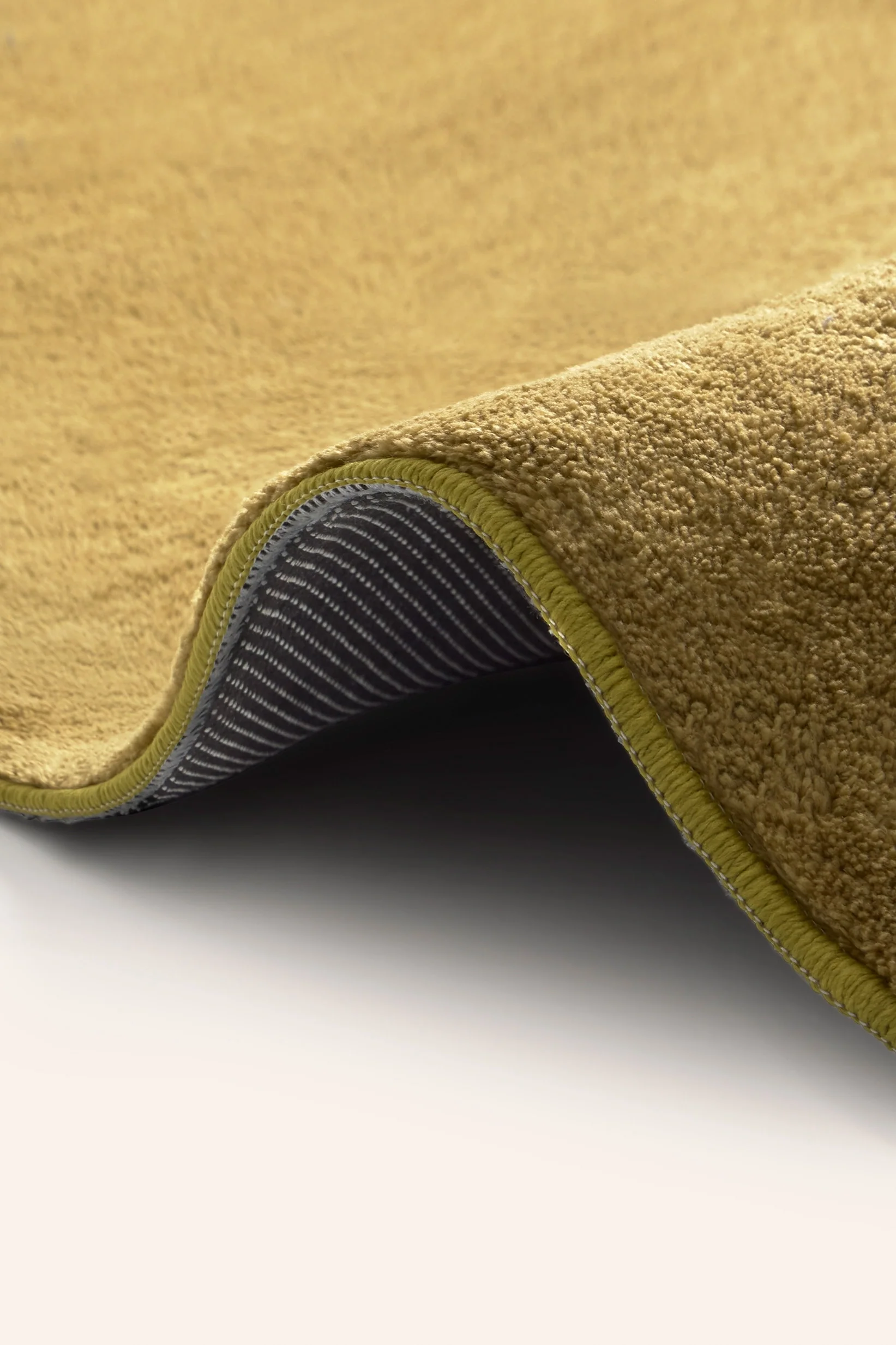 Alfombra lavable de pelo suave mostaza Apolo - Image 6