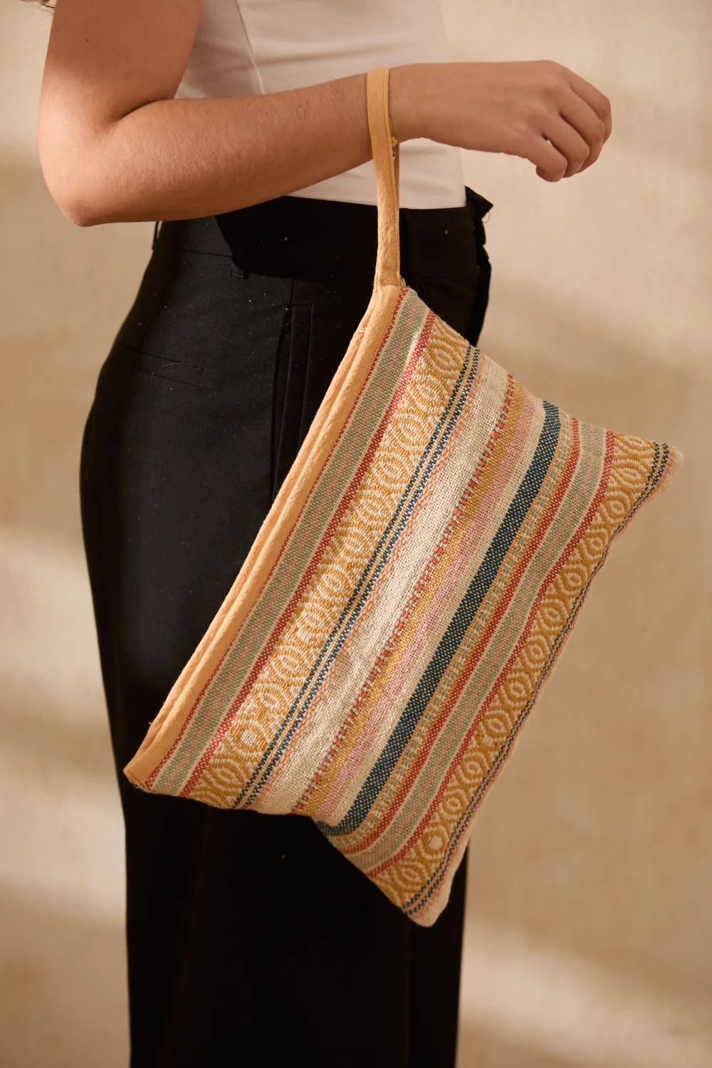 Bolso de mano de algodón jacquard mostaza Vedra - Image 4