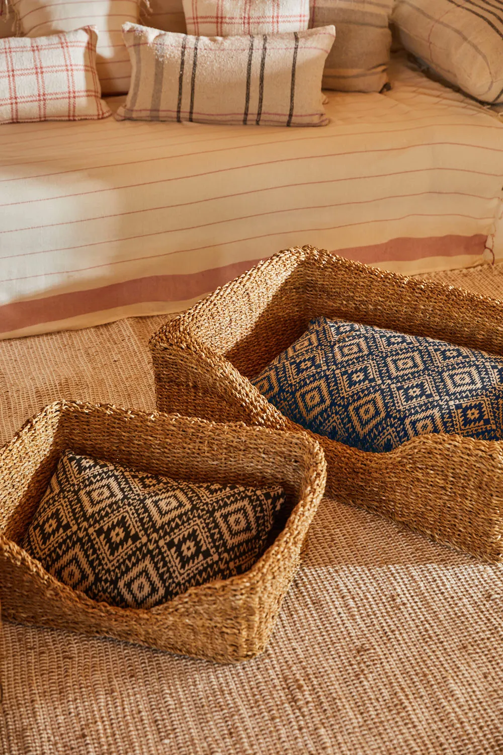 Cama para mascotas de junco de mar Braid con cojín - Image 10