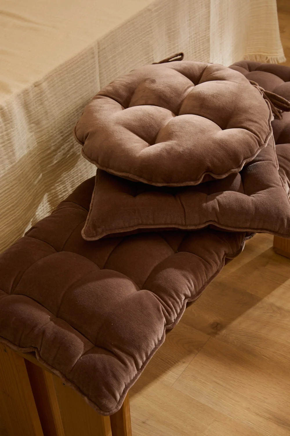 Cojín de banco de terciopelo marrón Velour - Image 3