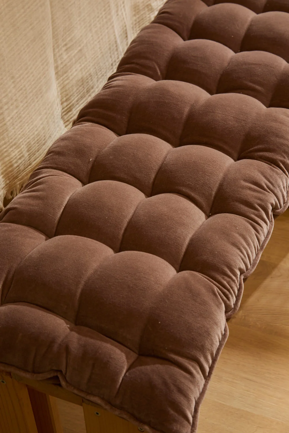 Cojín de banco de terciopelo marrón Velour - Image 4