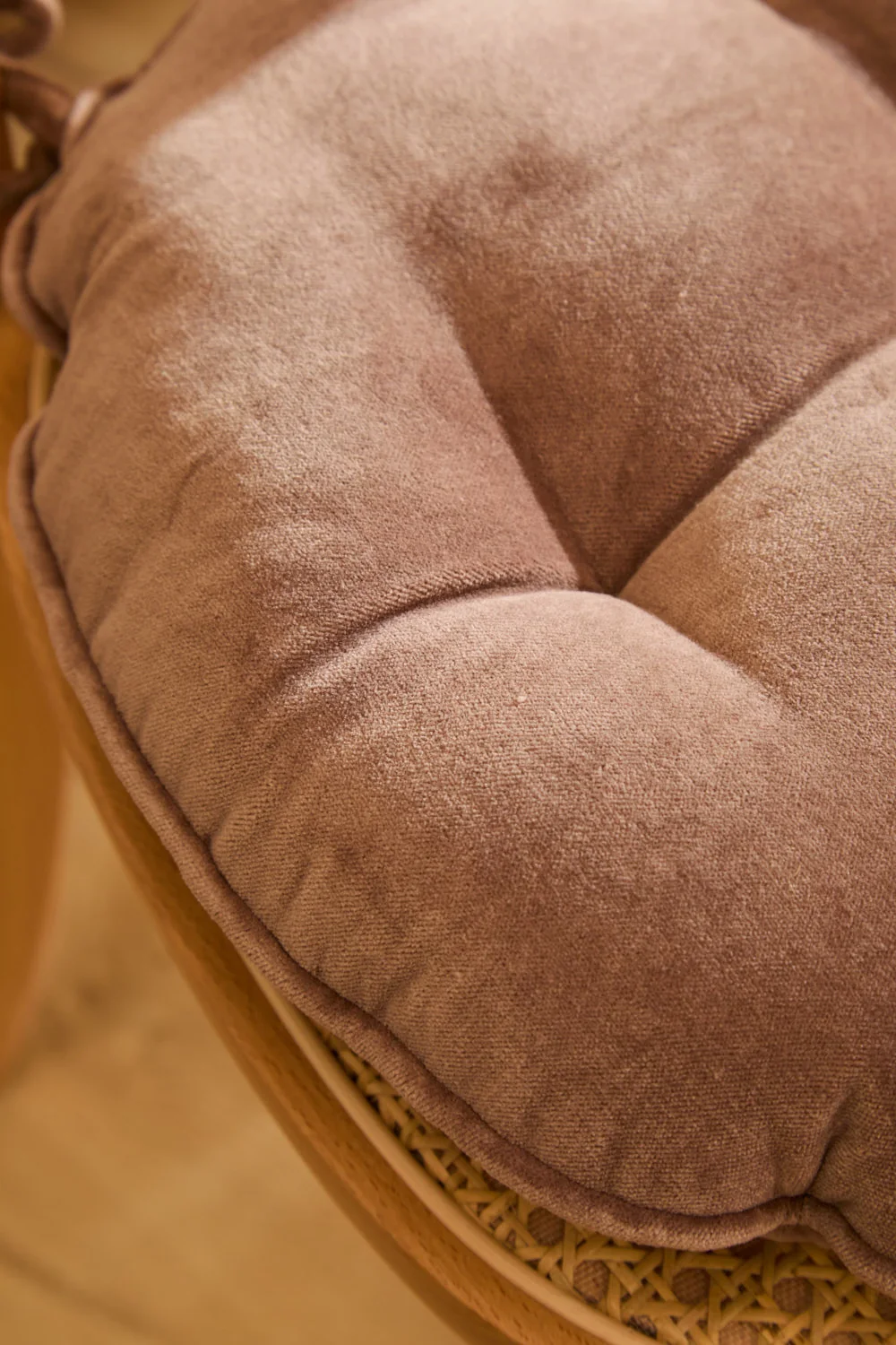 Cojín de silla redondo de terciopelo marrón Velour - Image 3