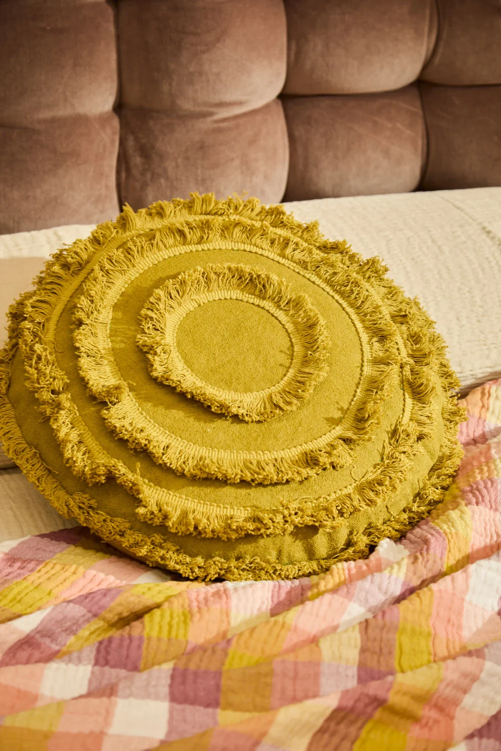 Cojín redondo con flecos verde Araya - Image 3
