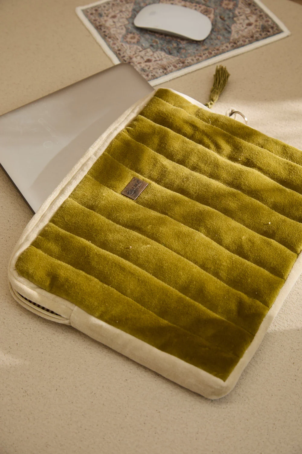 Funda acolchada para portátil de terciopelo en tonos verdes Osaka