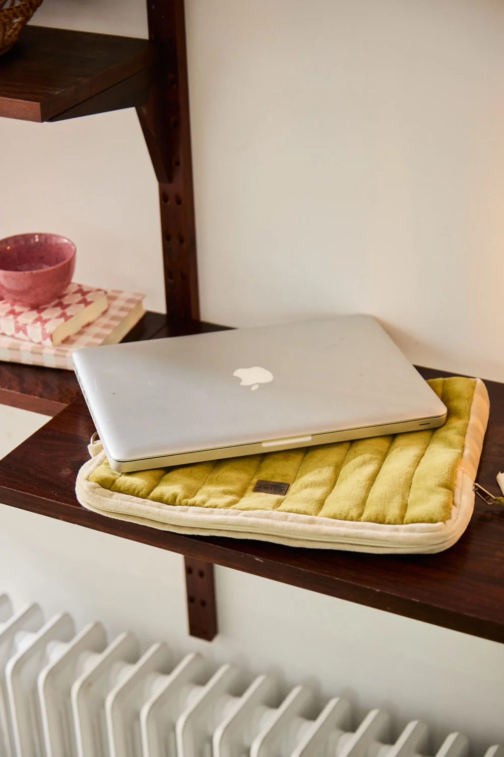 Funda acolchada para portátil de terciopelo en tonos verdes Osaka - Image 5