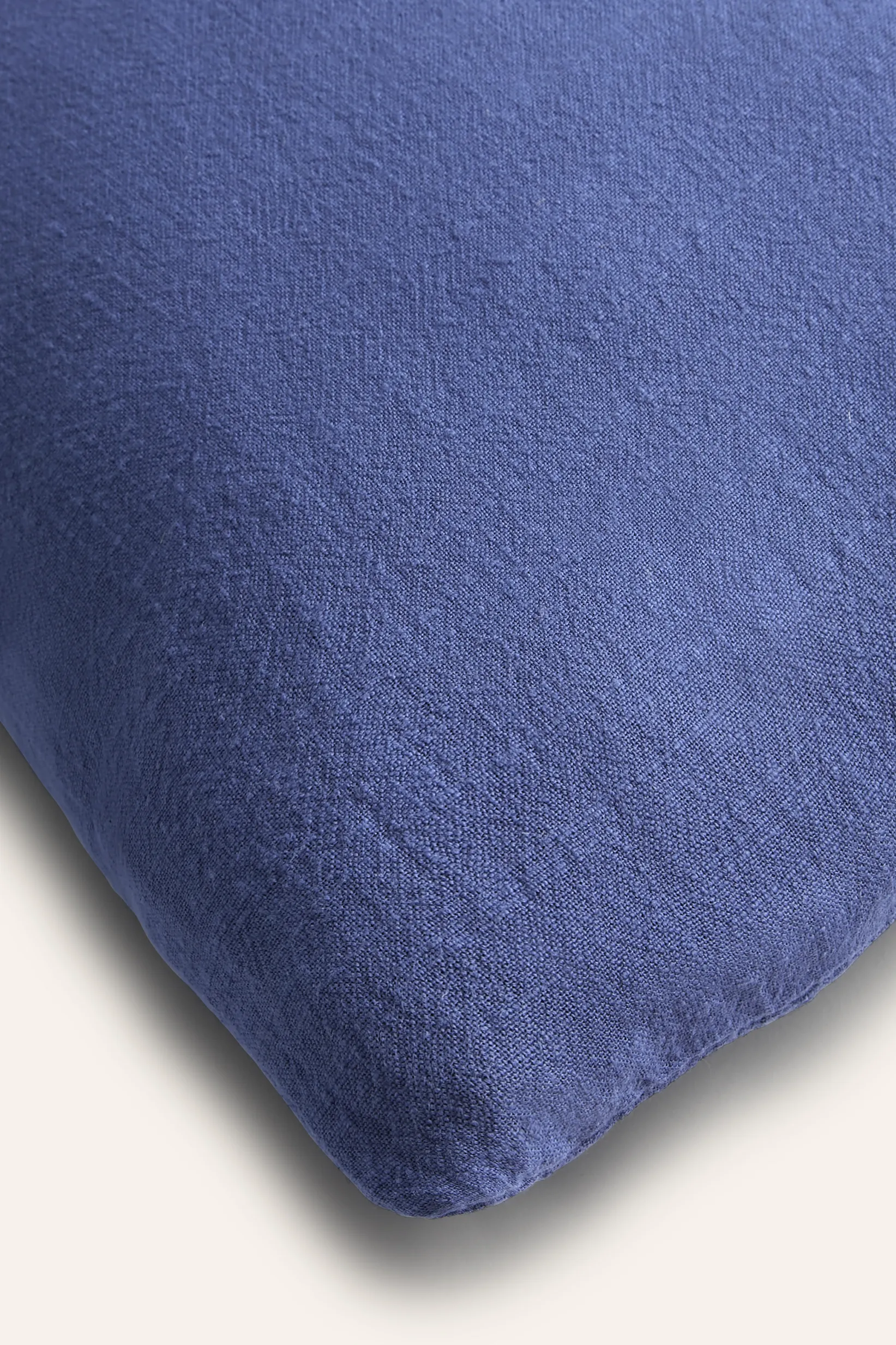 Funda de cojín azul oscuro Gavema - Image 7