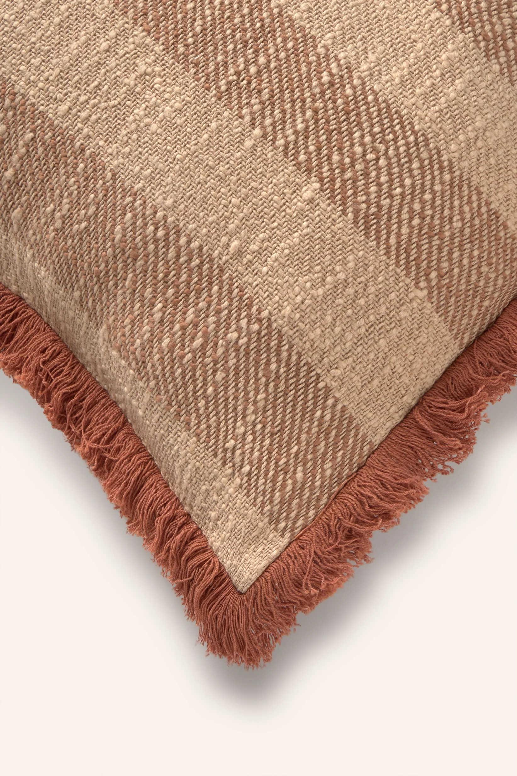 Funda de cojín cuadrada de algodón con flecos tono tierra Jaipur - Image 10