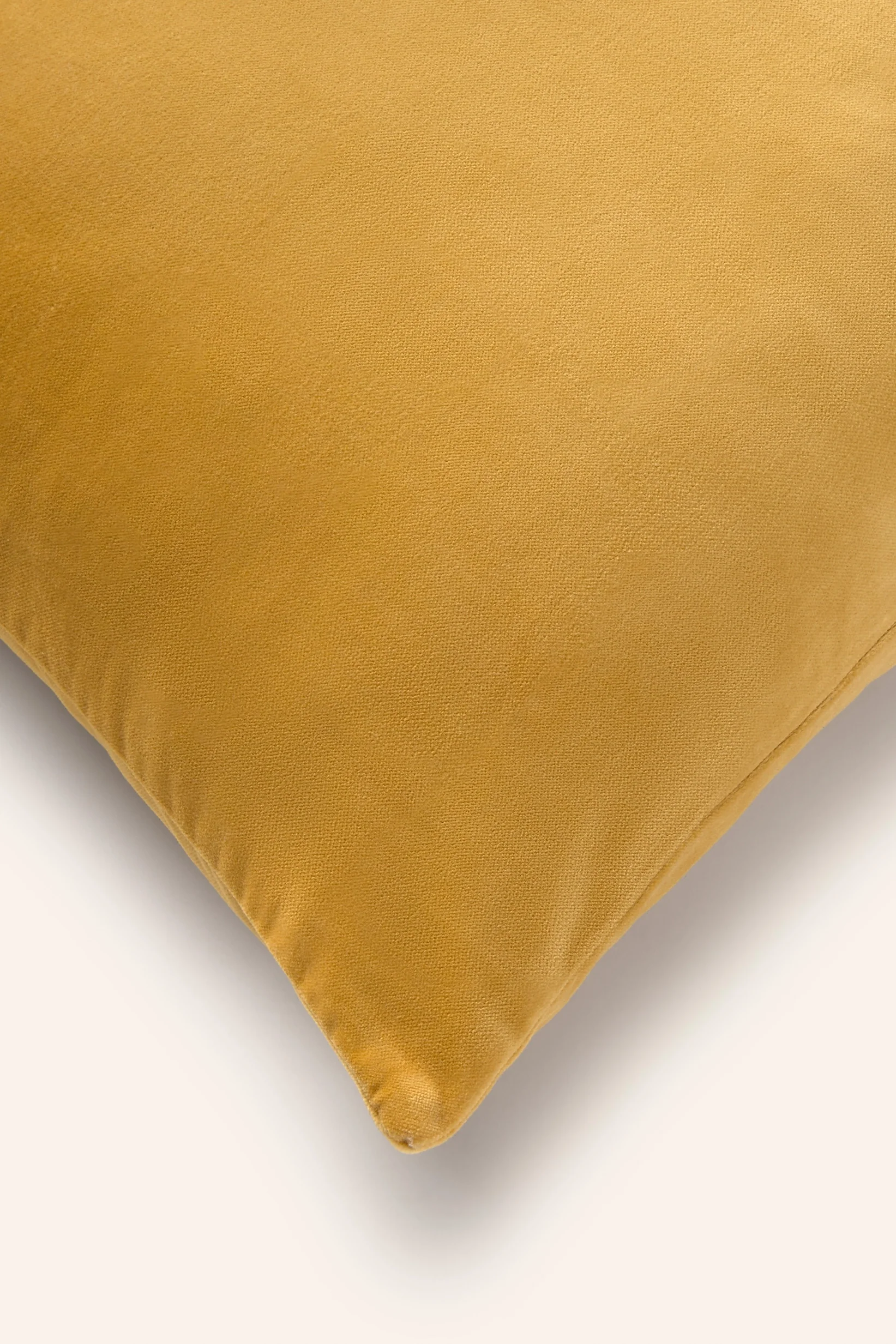 Funda de cojín cuadrada de terciopelo mostaza Velour - Image 5