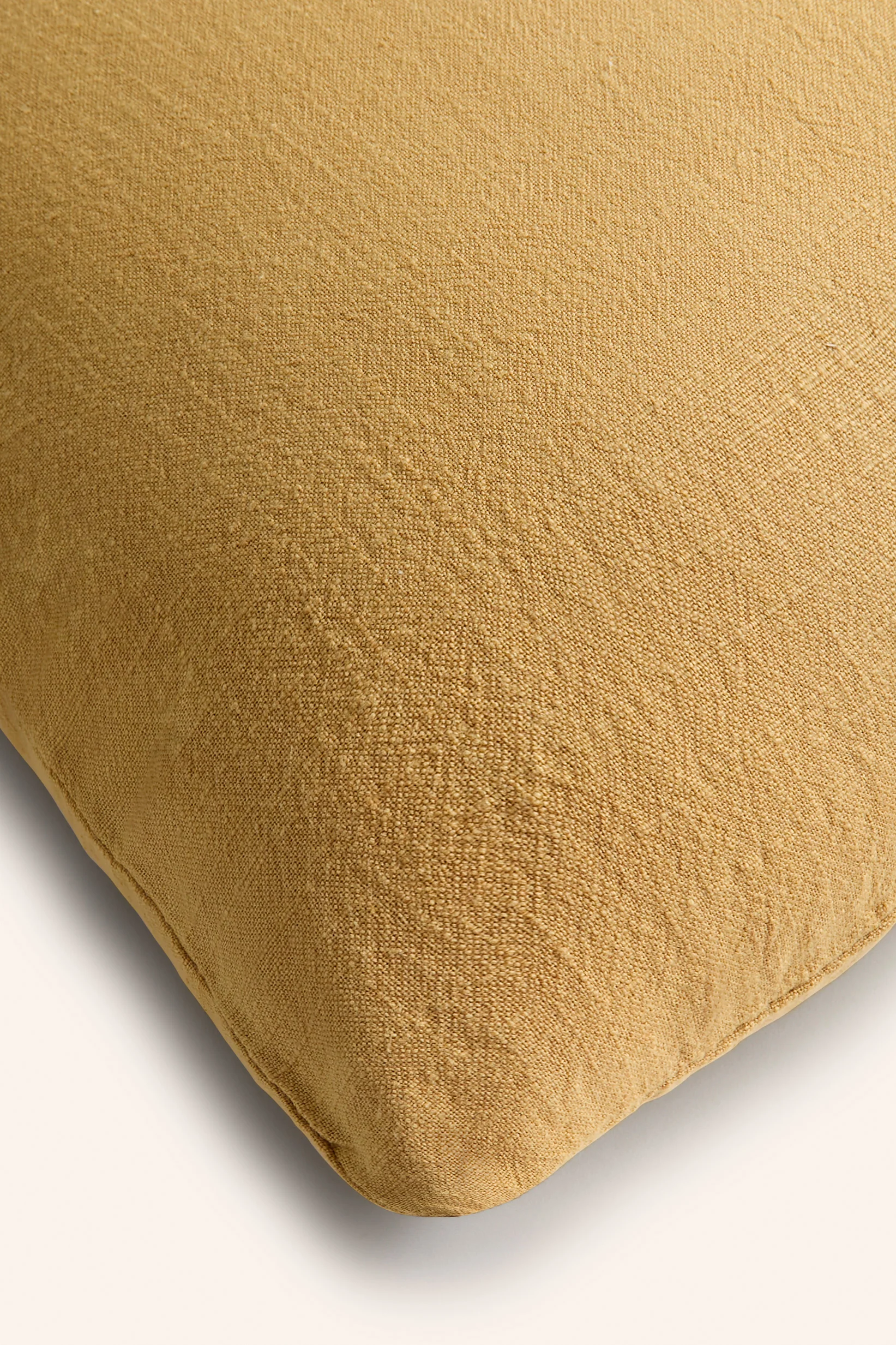 Funda de cojín mostaza Gavema - Image 11