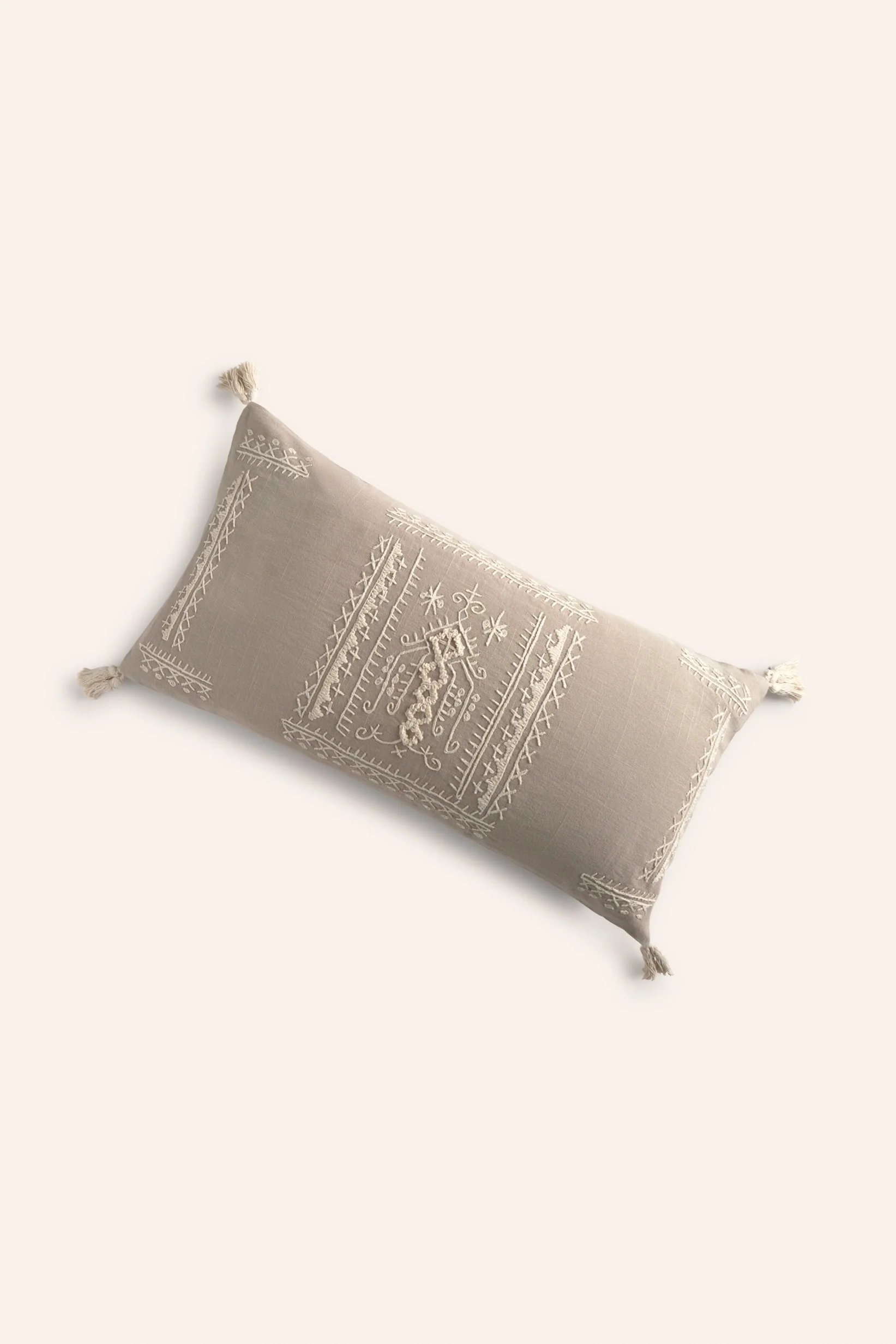 Funda de cojín rectangular con bordado en tonos piedra Traste - Image 4