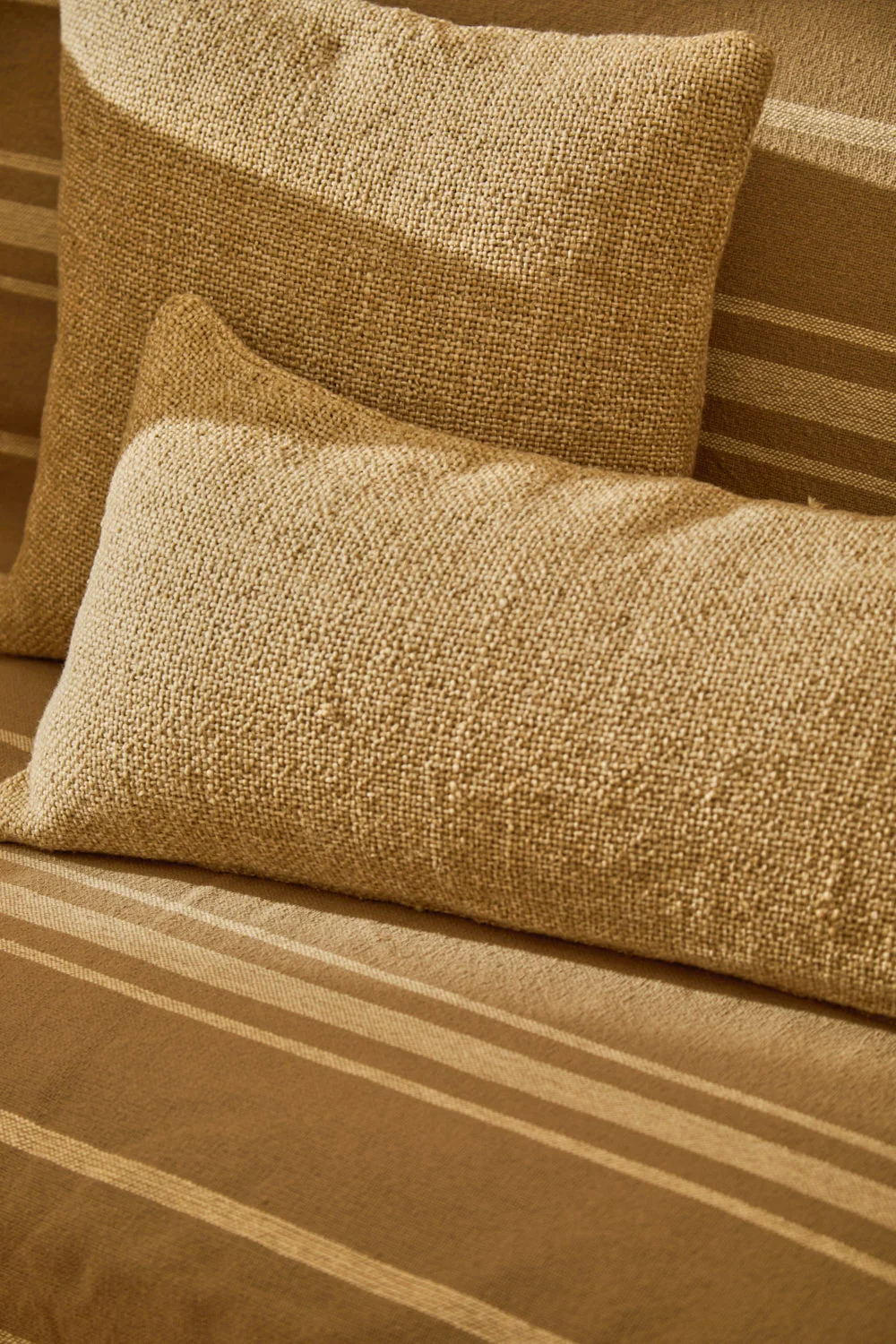 Funda de cojín rectangular de punto de algodón beige Corts