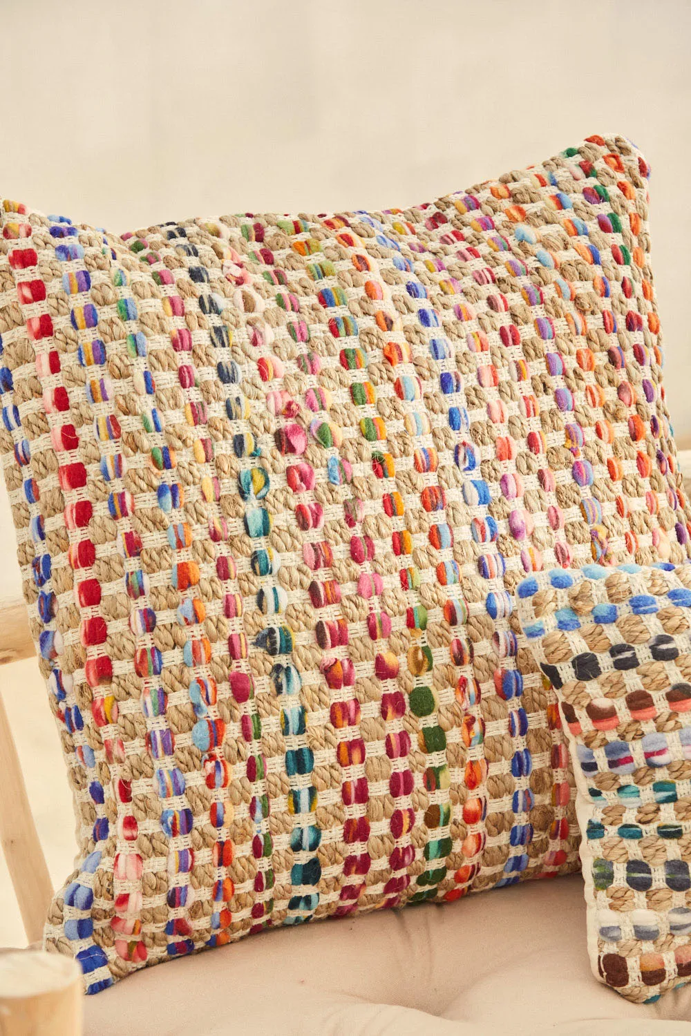 Funda de cojín de yute y tela multicolor Cando - Image 10