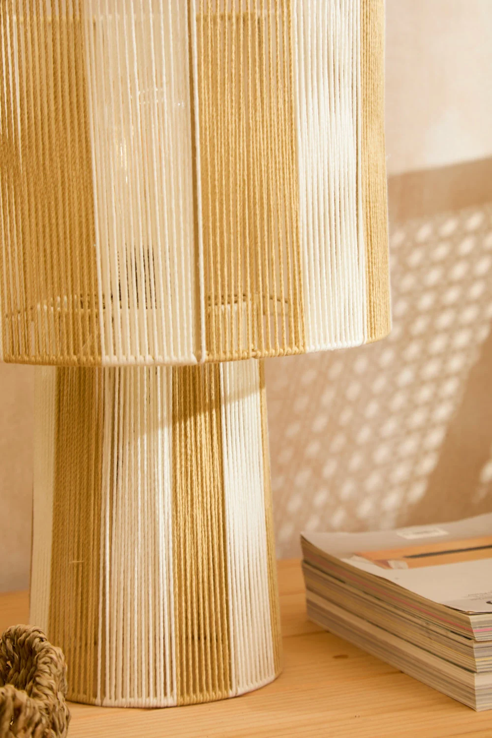 Lámpara de mesa beige Far - Image 2