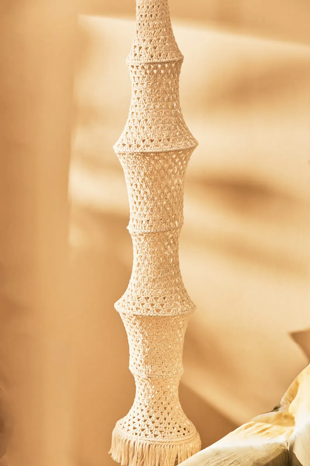 Pantalla alargada para lámpara de techo de crochet cruda Pleko - Image 2