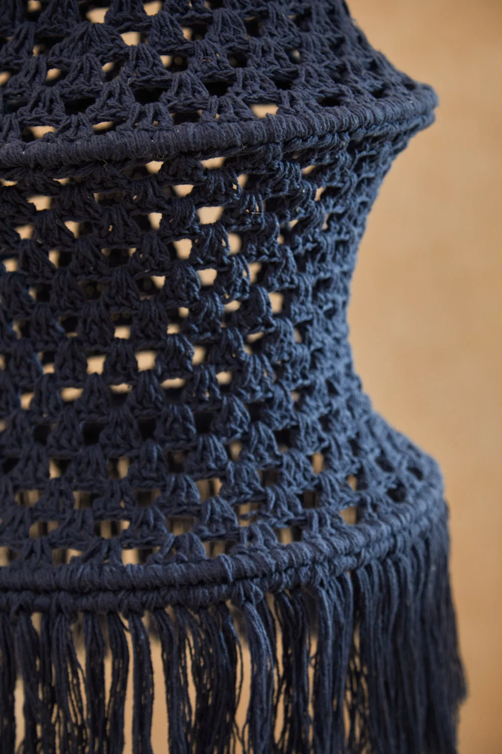 Pantalla mediana para lámpara de techo de crochet azul Pleko - Image 2