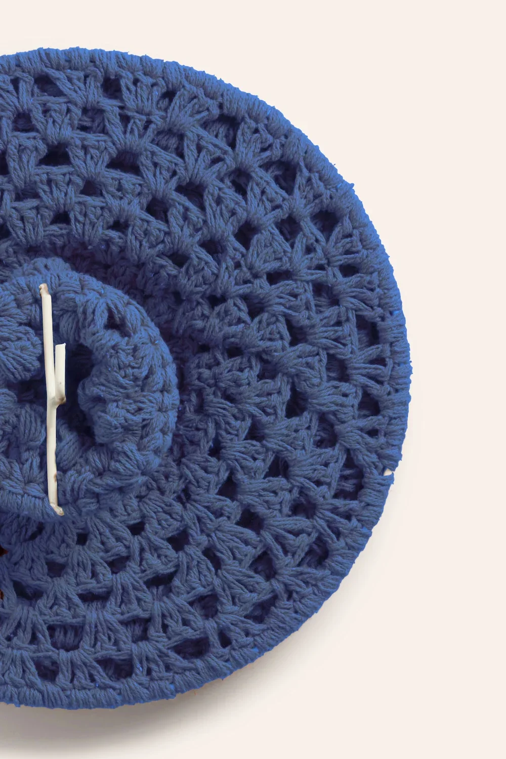 Pantalla pequeña para lámpara de techo de crochet azul Pleko - Image 4