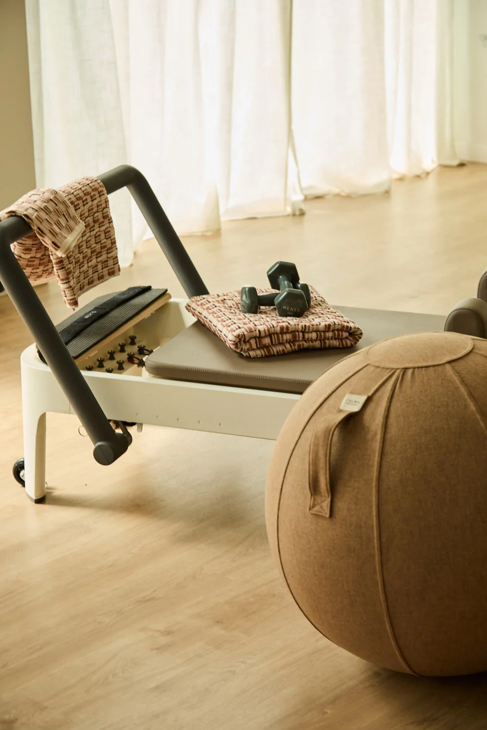 Pelota ergonómica marrón Esfera - Image 4