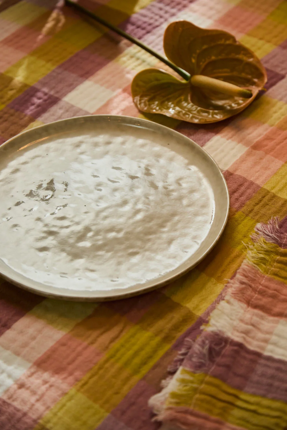Plato de cerámica pequeño blanco Bisbal - Image 2