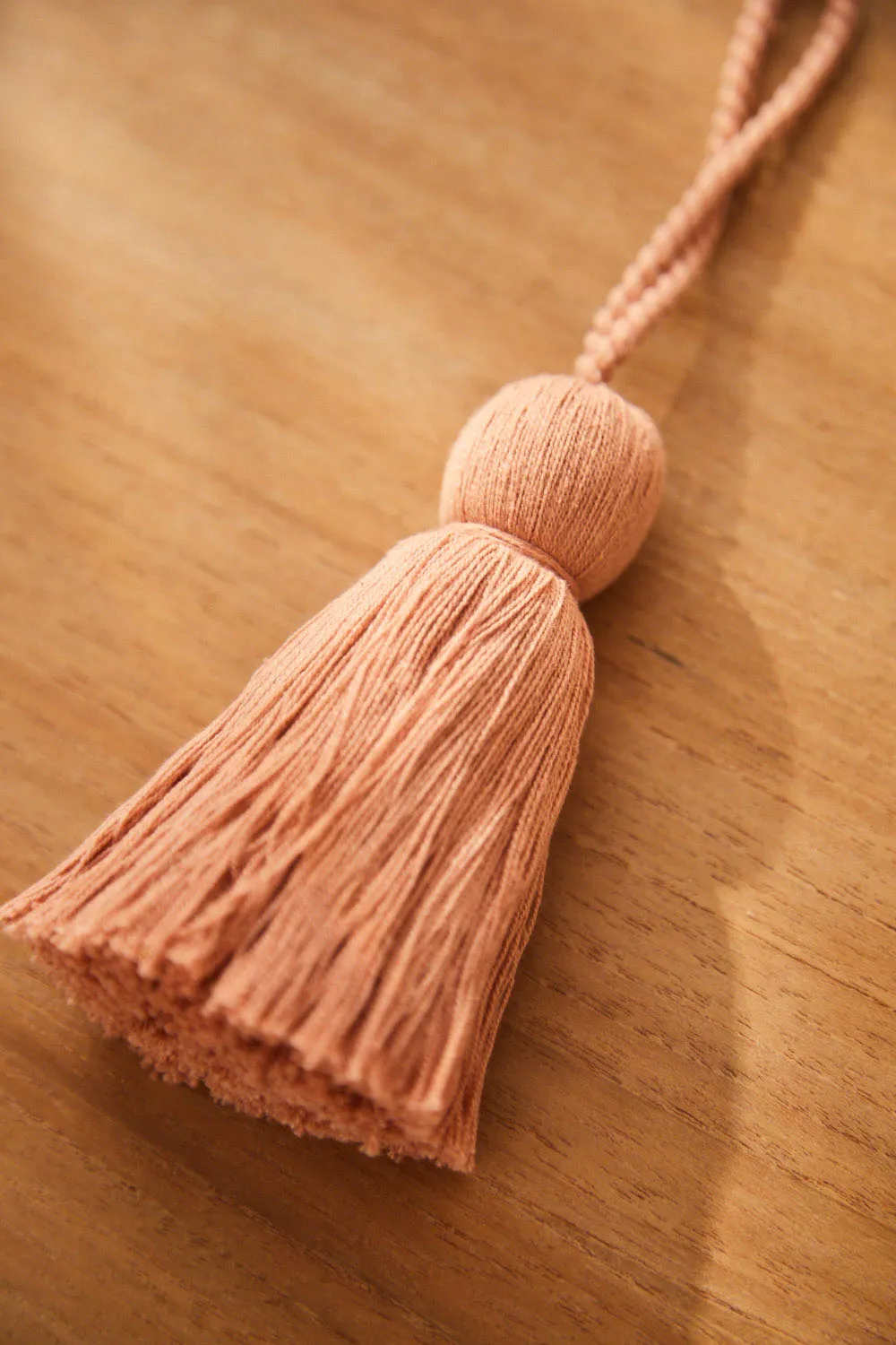 Pompón salmón Horn - Image 2