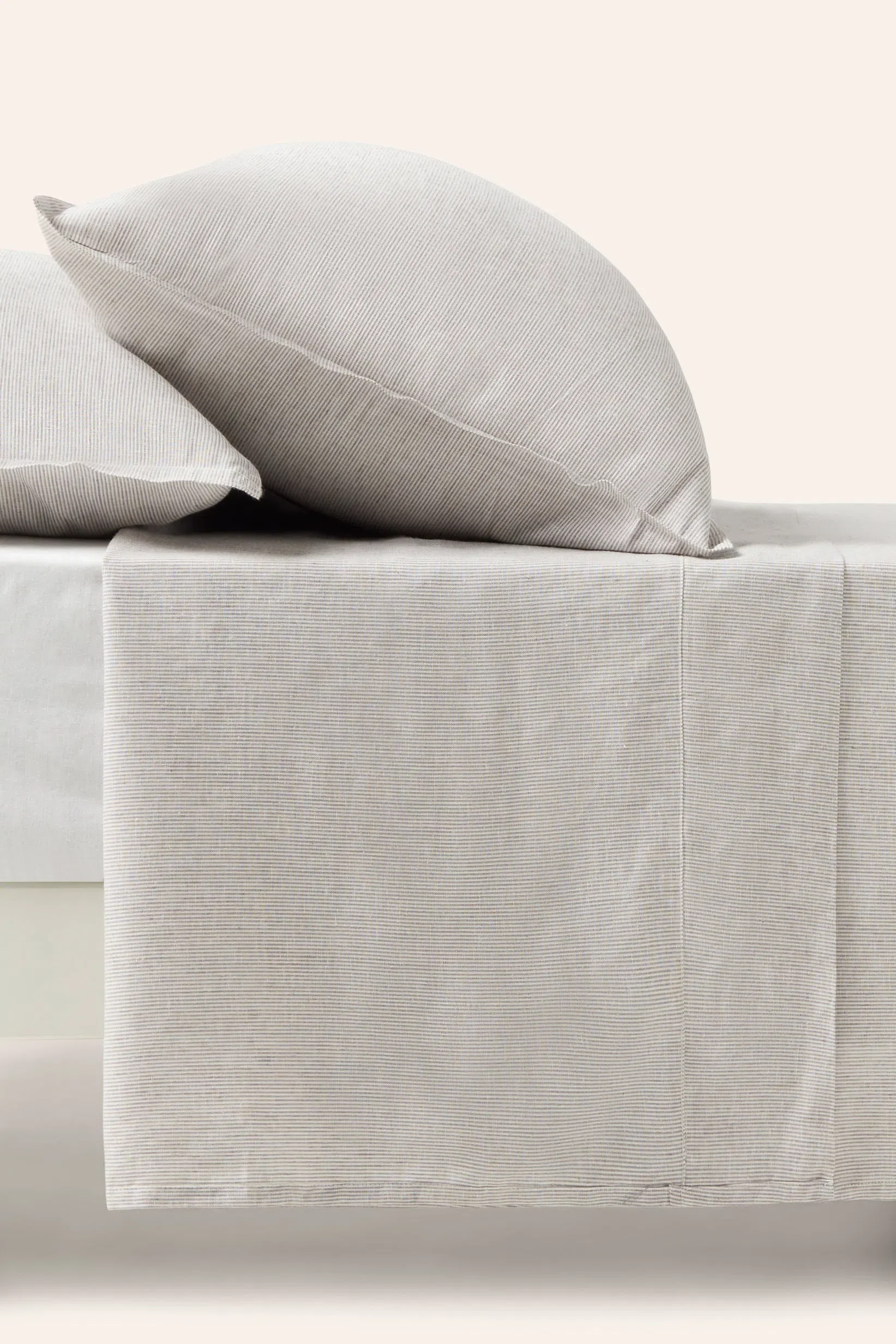 Sábana encimera de lino y bambú + funda de almohada gris Belali - Image 7