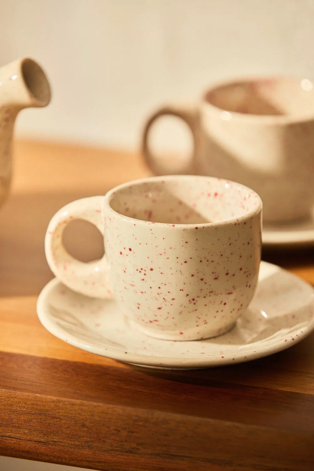 Set de 2 tazas de café de cerámica y plato Chip - Image 2