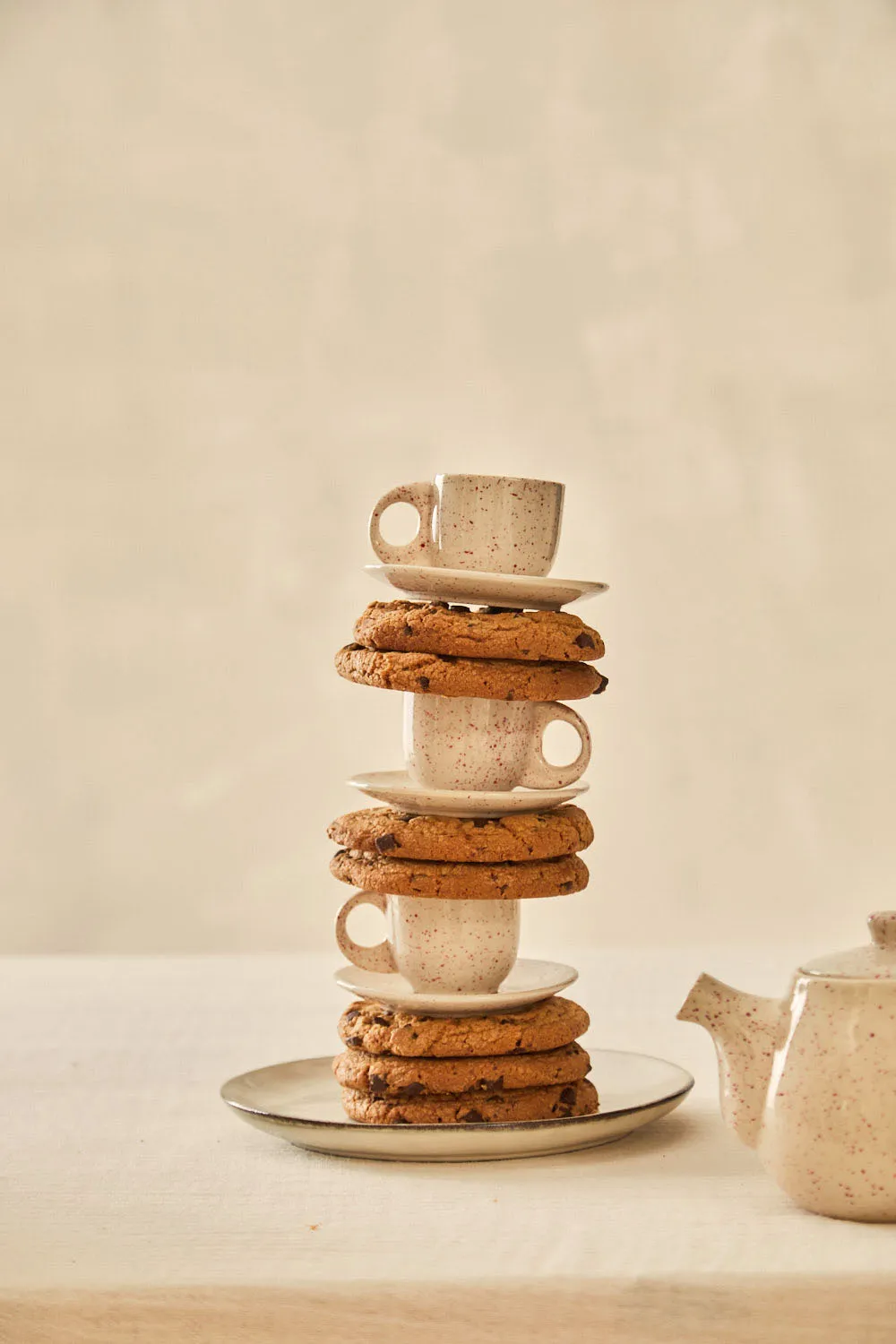 Set de 2 tazas de café de cerámica y plato Chip - Image 5