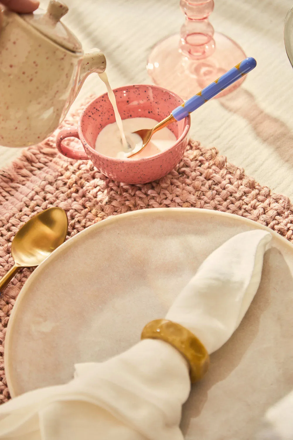 Taza de cerámica rosa Chip - Image 5