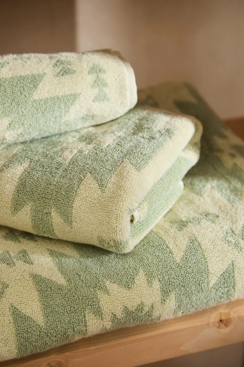 Toalla de baño de algodón de gramaje 530 g/m² de rizo jacquard Neptuno - Image 2