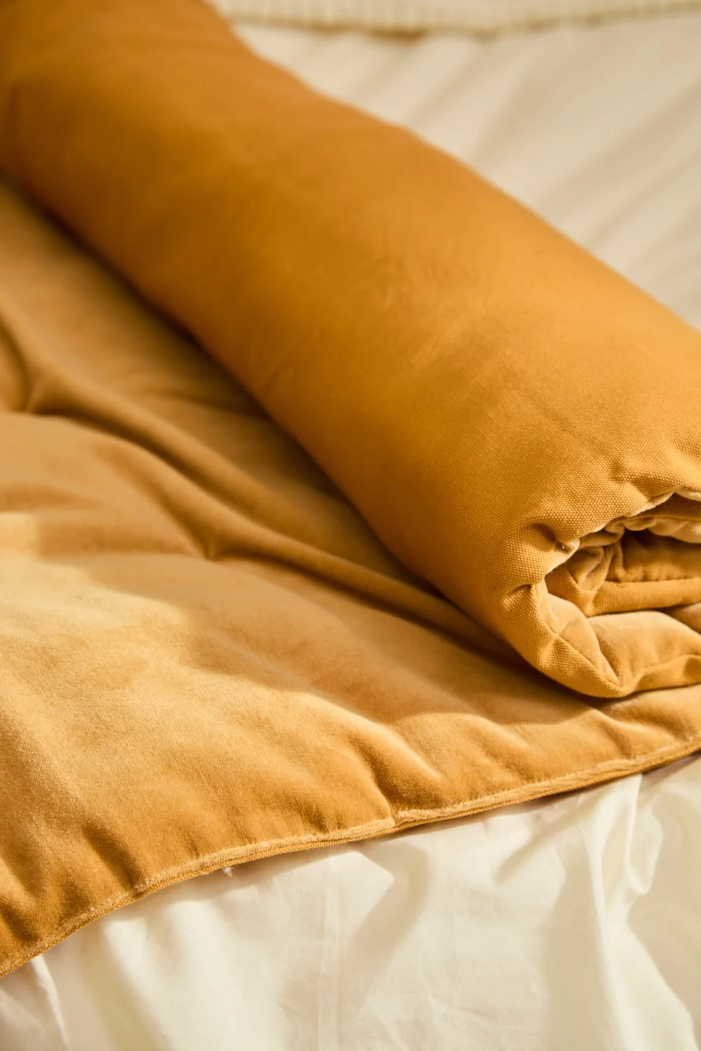 Topper acolchado de terciopelo mostaza Velour - Image 5