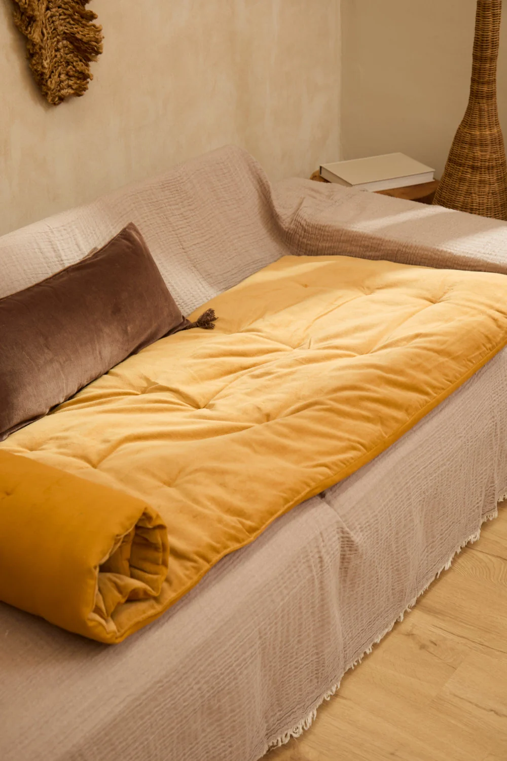 Topper acolchado de terciopelo mostaza Velour - Image 7