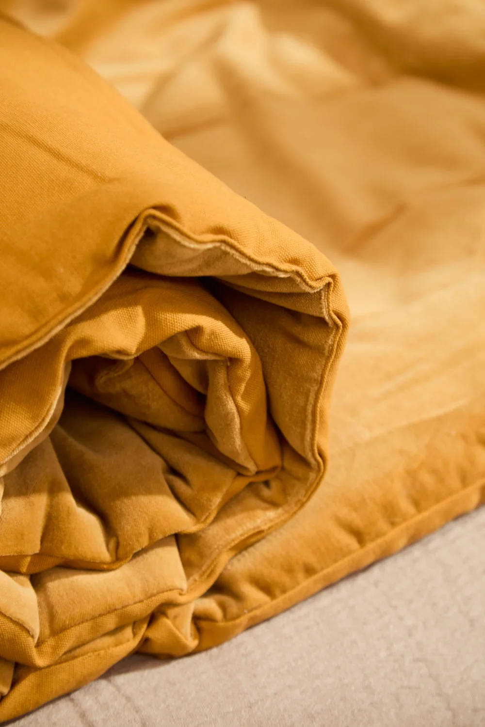 Topper acolchado de terciopelo mostaza Velour - Image 8